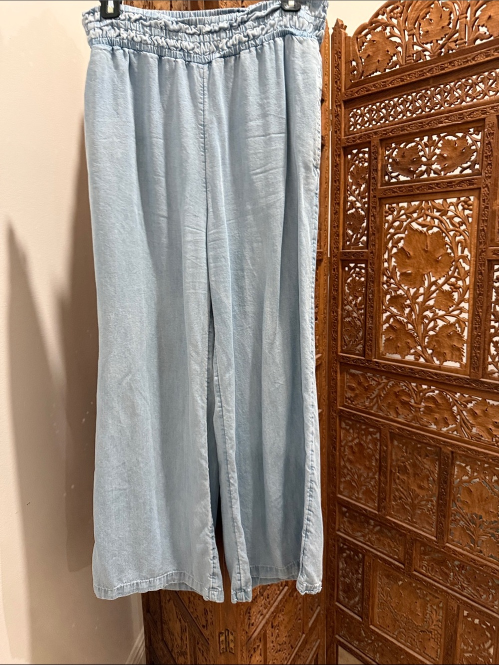 Light Blue Wide Leg Jeans - Women